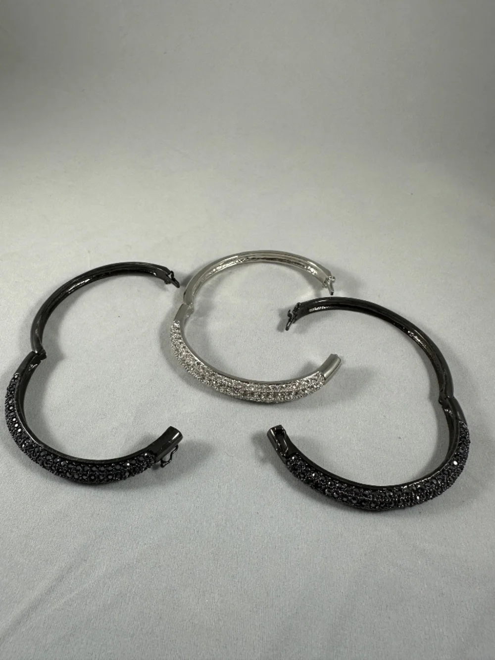 Lia Sophia NYFW Gift Set – 3 Hinged Pavé Crystal Stackable Bangle Bracelets